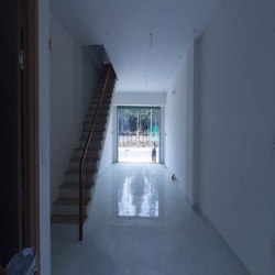Nhà mới xây 1 trệt, 1 lầu, đối diện ĐH Việt Đức